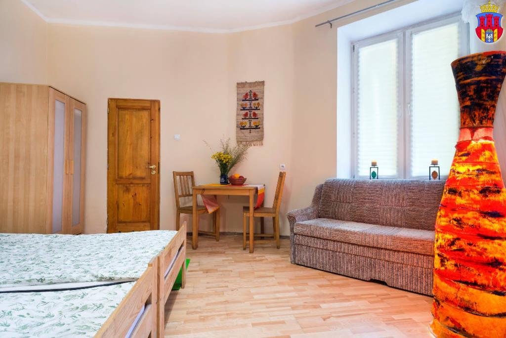 Live Like Locals: Market Square X Jewish District Krakow Room photo