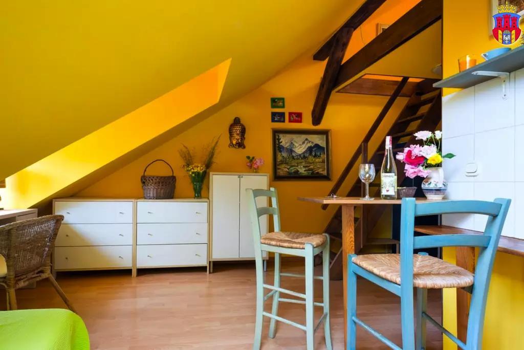 Live Like Locals: Market Square X Jewish District Krakow Room photo