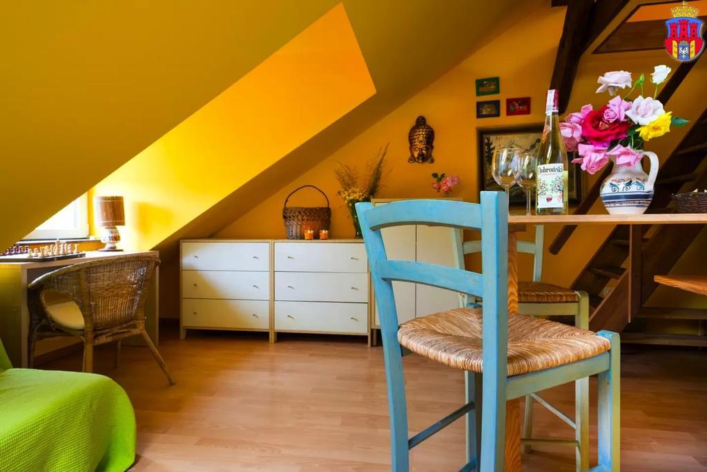Live Like Locals: Market Square X Jewish District Krakow Room photo